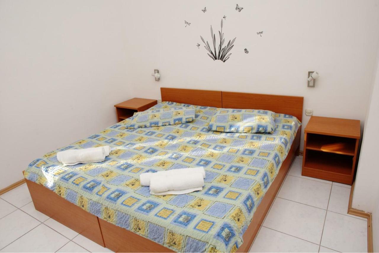 Apartment Gianni Nečujam Екстериор снимка